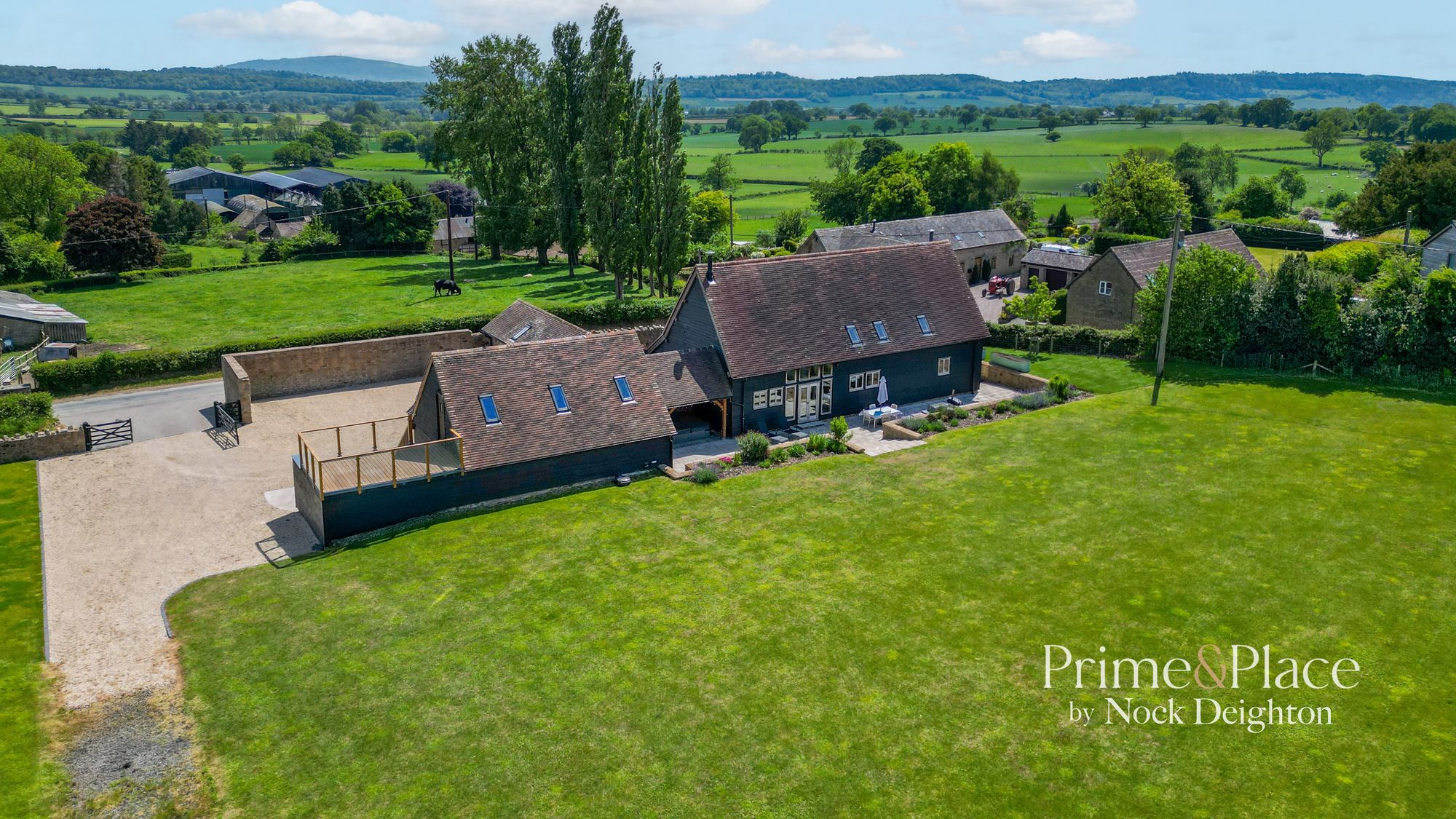 Photograph of Cruck Barn, Cardington, Church Stretton, SY6 7HU: Photograph, from the original listing