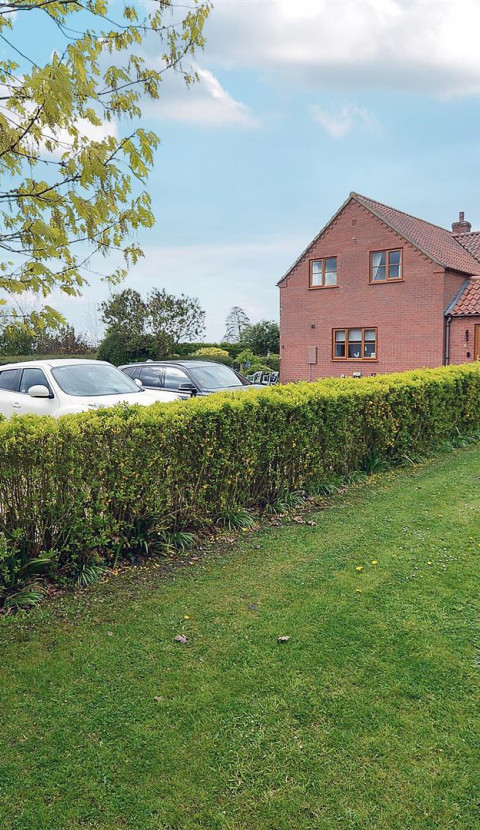 Photograph of Beck Farm Abbey Lane, Woodhall Spa, from the original listing