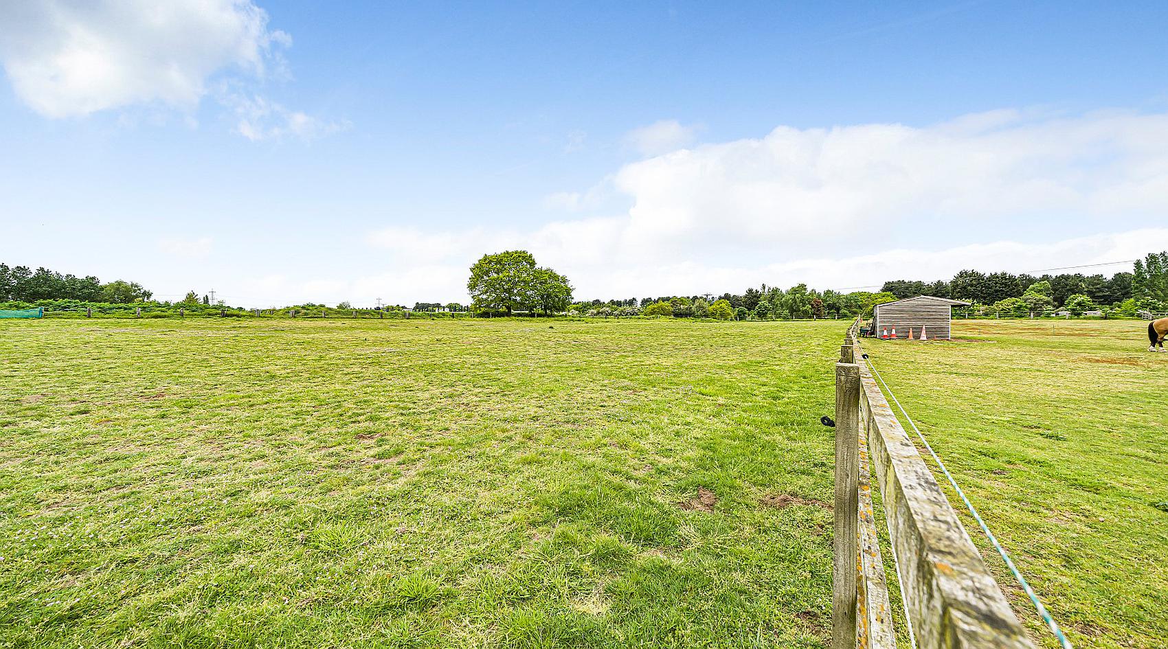 Photograph of Girton NOTTINGHAMSHIRE: Land or garden, from the original listing