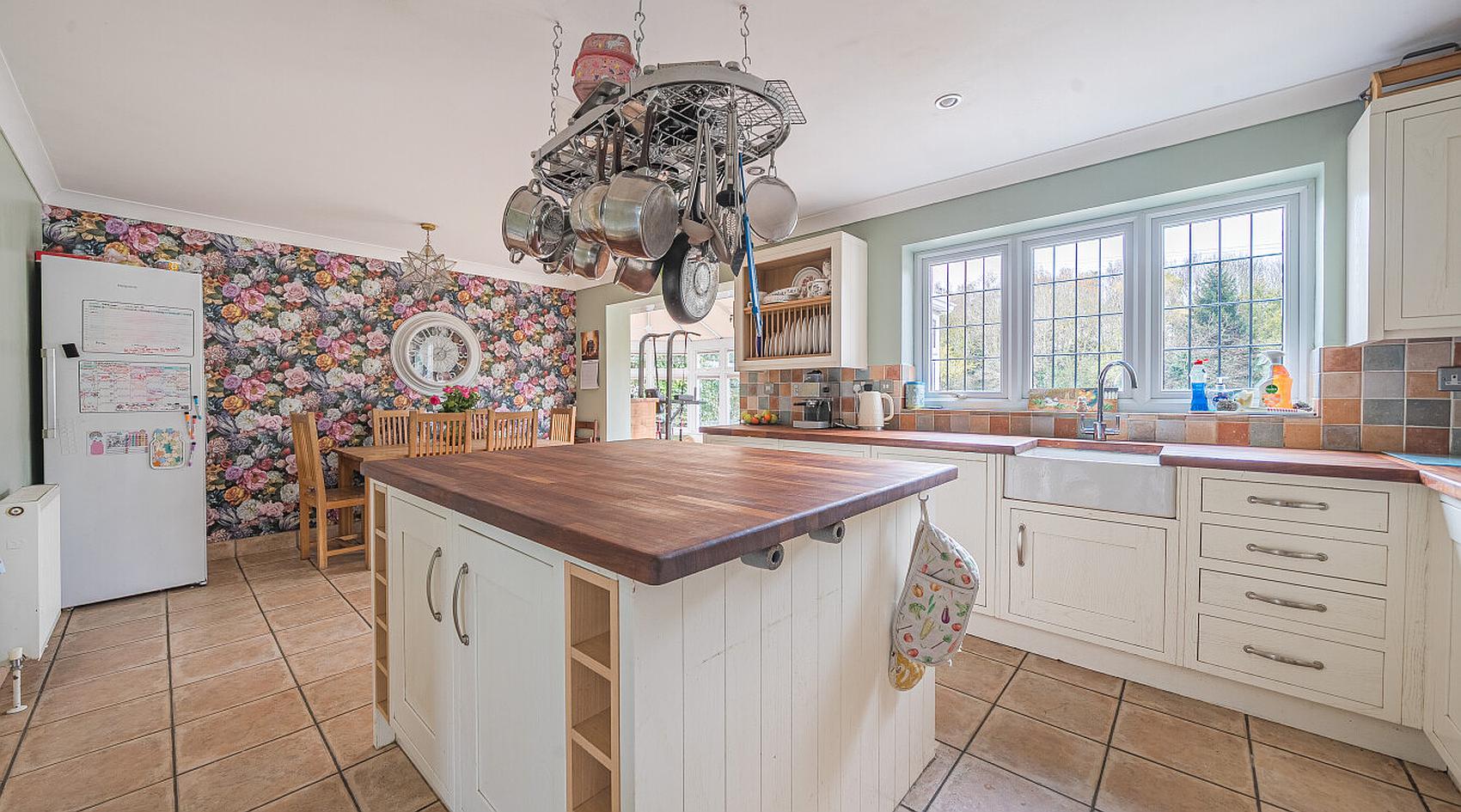 Photograph of Somersham CAMBRIDGESHIRE: Interior, from the original listing