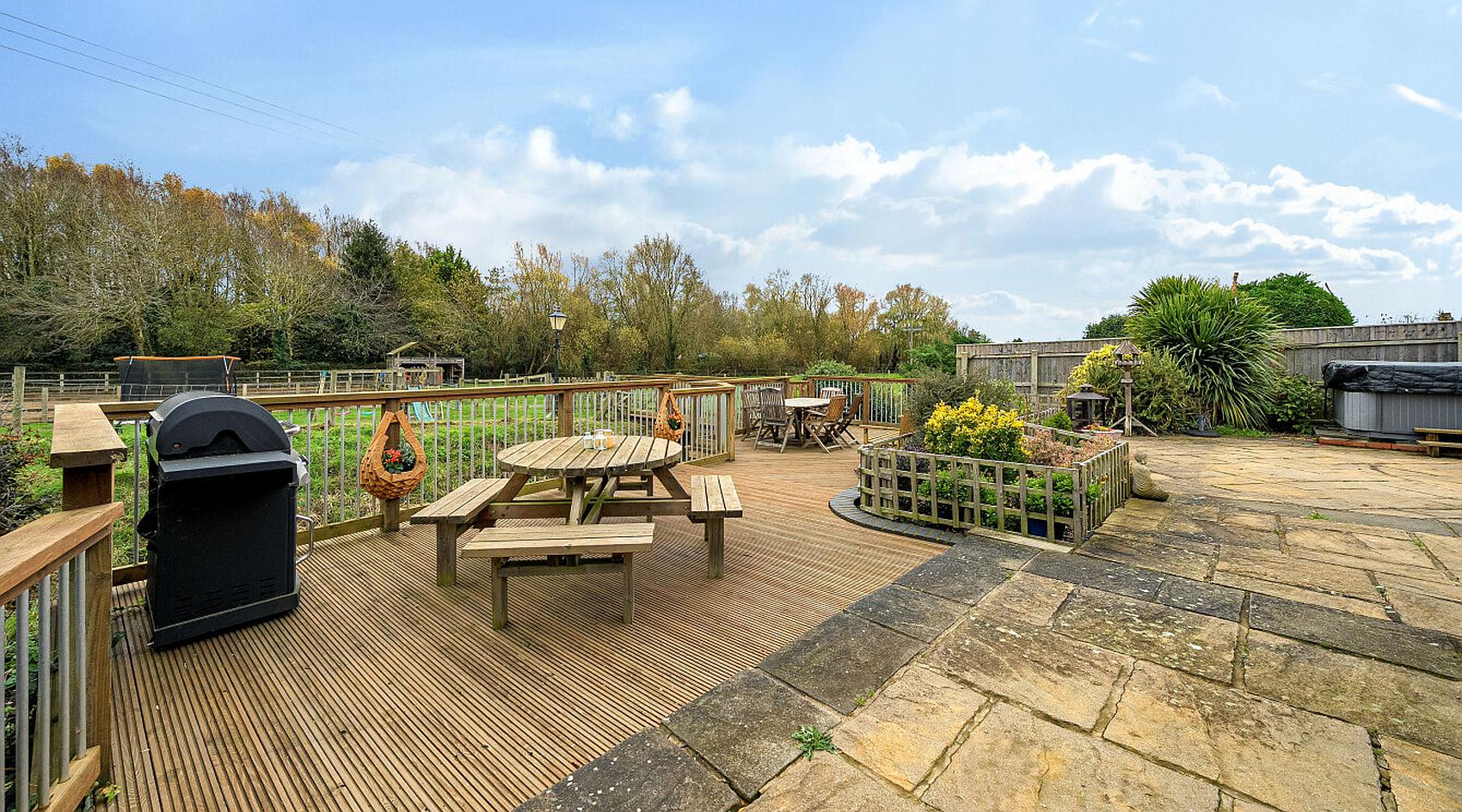 Photograph of Somersham CAMBRIDGESHIRE: Land or garden, from the original listing