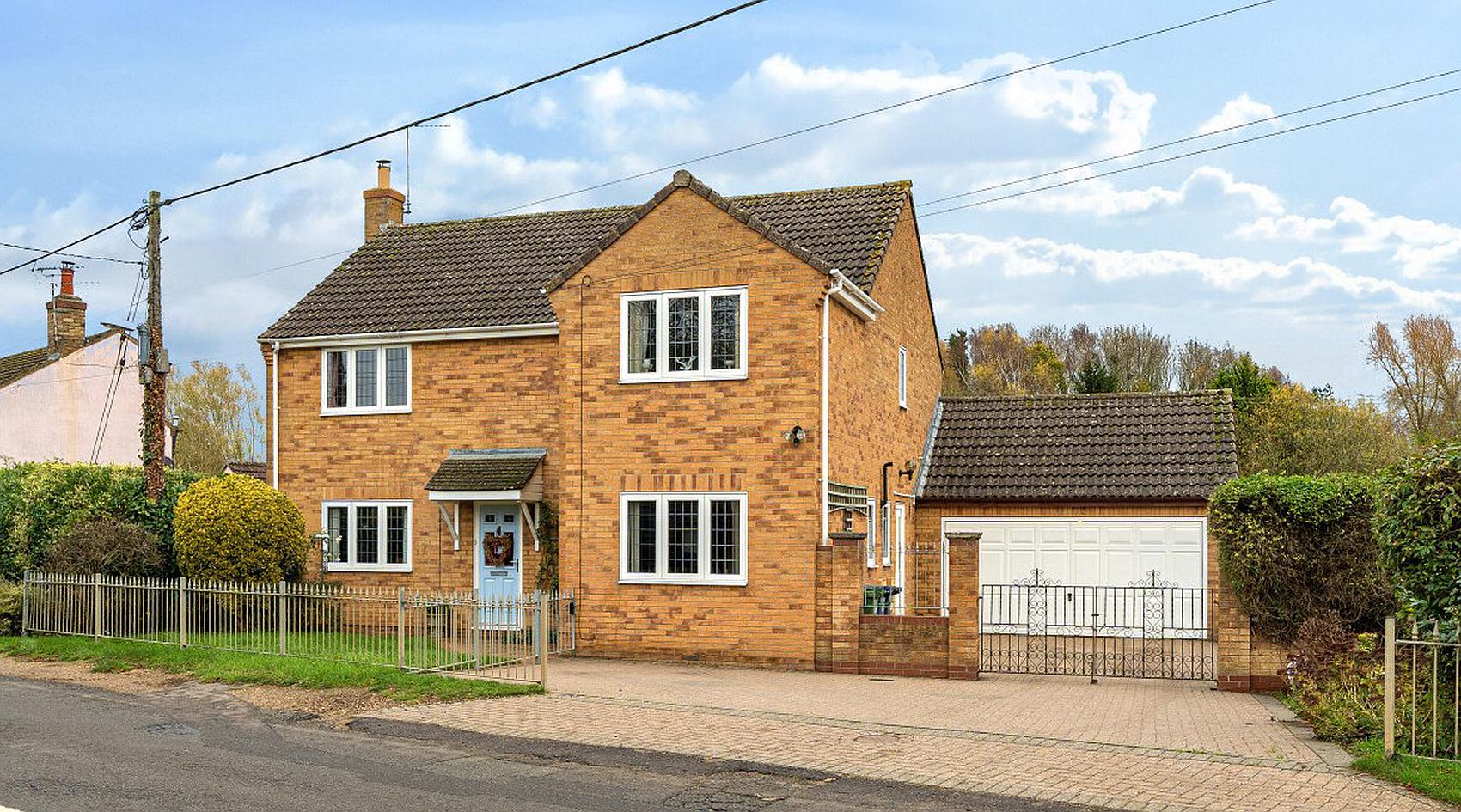 Photograph of Somersham CAMBRIDGESHIRE: Building exterior, from the original listing