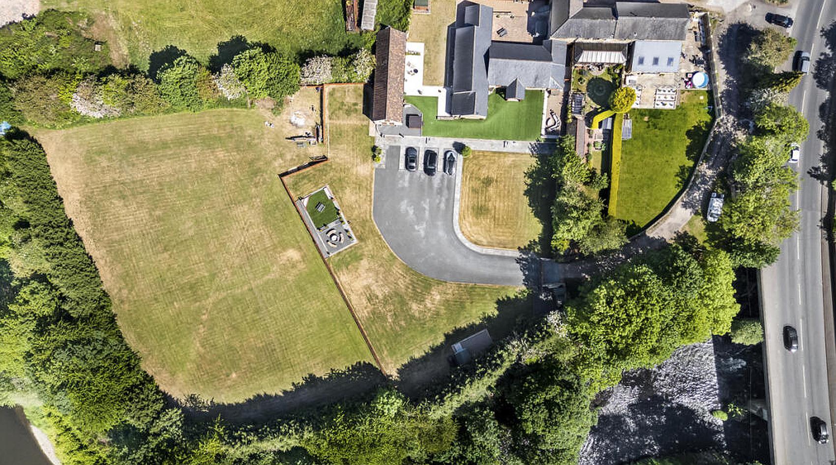Photograph of Hooton Roberts SOUTH YORKSHIRE: Land or garden, from the original listing