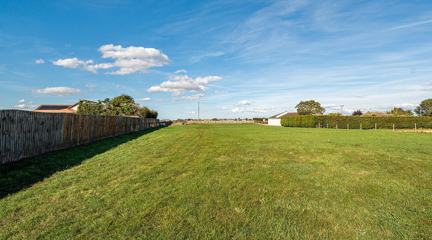 Photograph of Turves CAMBRIDGESHIRE: Land or garden, from the original listing