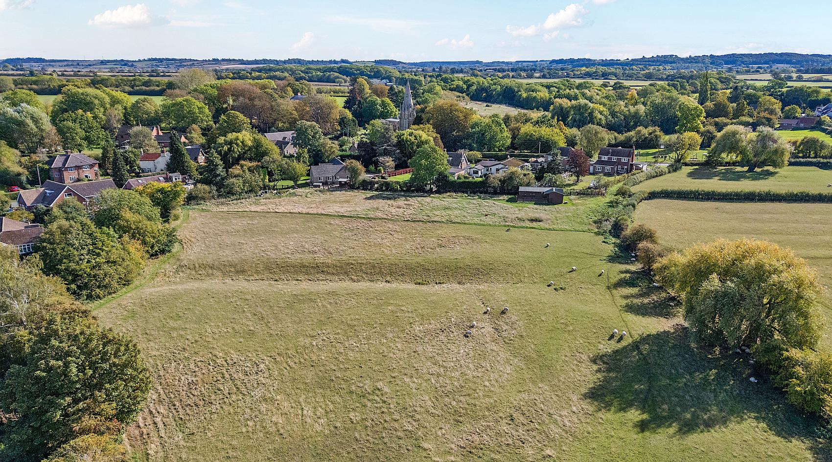 Photograph of Muston NOTTINGHAMSHIRE: Land or garden, from the original listing
