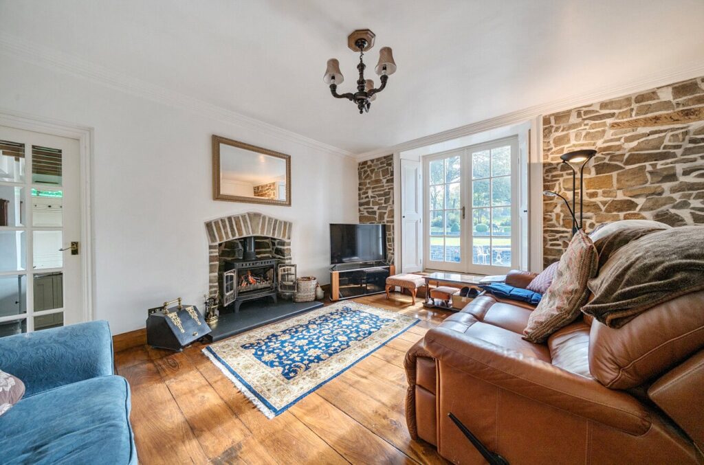 Photograph of Howey, Llandrindod Wells, Powys, LD1 5PT: Interior, from the original listing