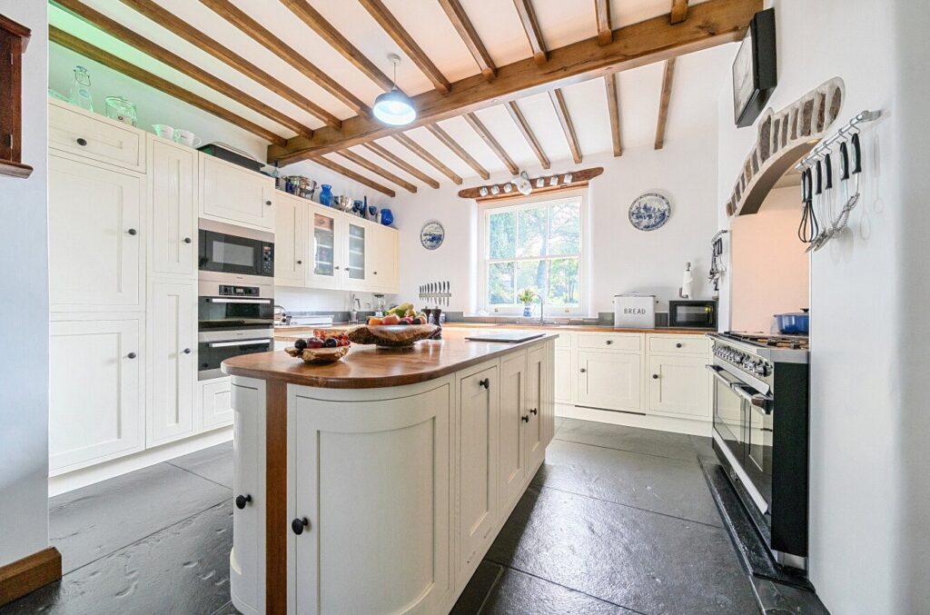 Photograph of Howey, Llandrindod Wells, Powys, LD1 5PT: Interior, from the original listing