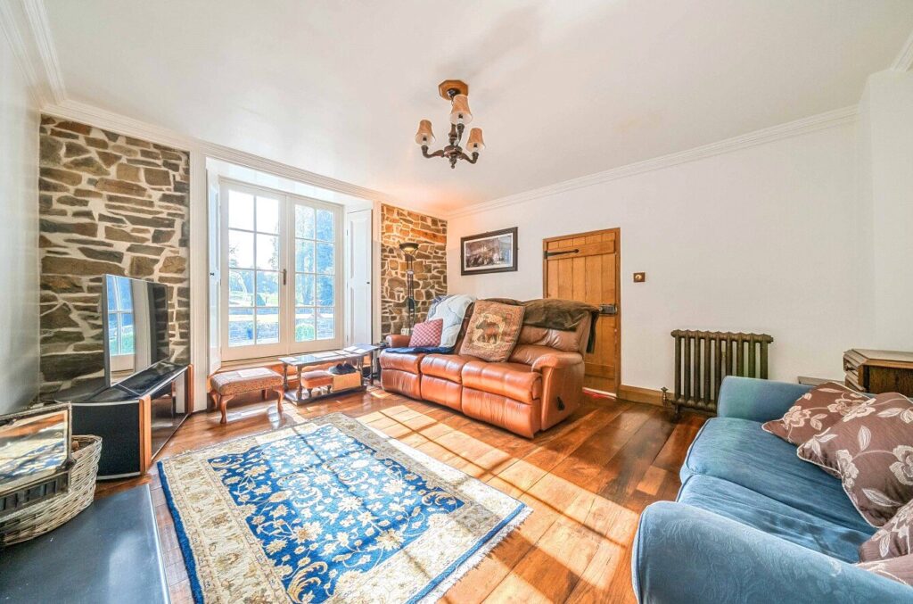 Photograph of Howey, Llandrindod Wells, Powys, LD1 5PT: Interior, from the original listing