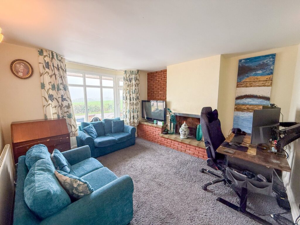 Photograph of Northampton Road, Earls Barton, Northampton, Northamptonshire, NN6 0HA: Interior, from the original listing