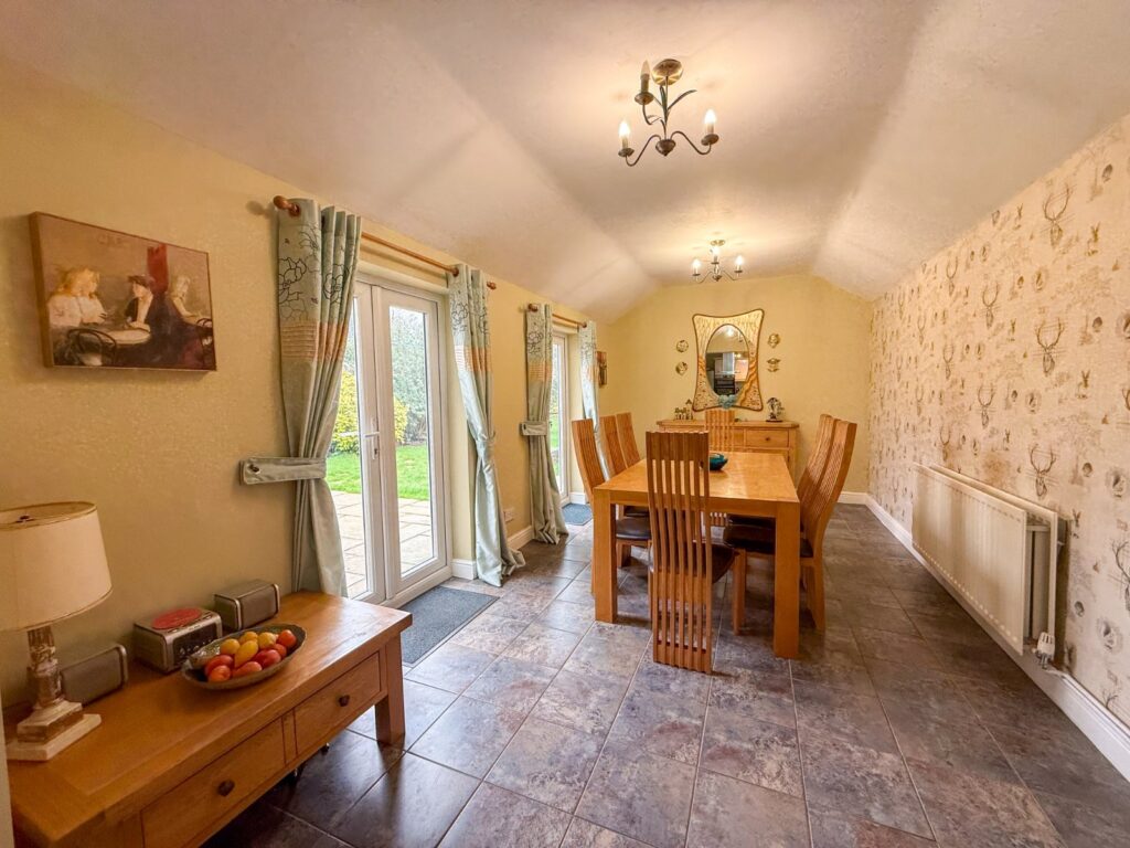 Photograph of Northampton Road, Earls Barton, Northampton, Northamptonshire, NN6 0HA: Interior, from the original listing