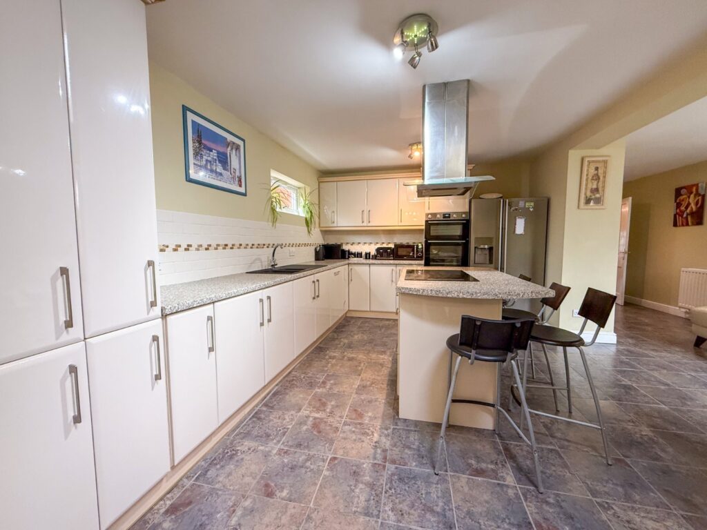 Photograph of Northampton Road, Earls Barton, Northampton, Northamptonshire, NN6 0HA: Interior, from the original listing