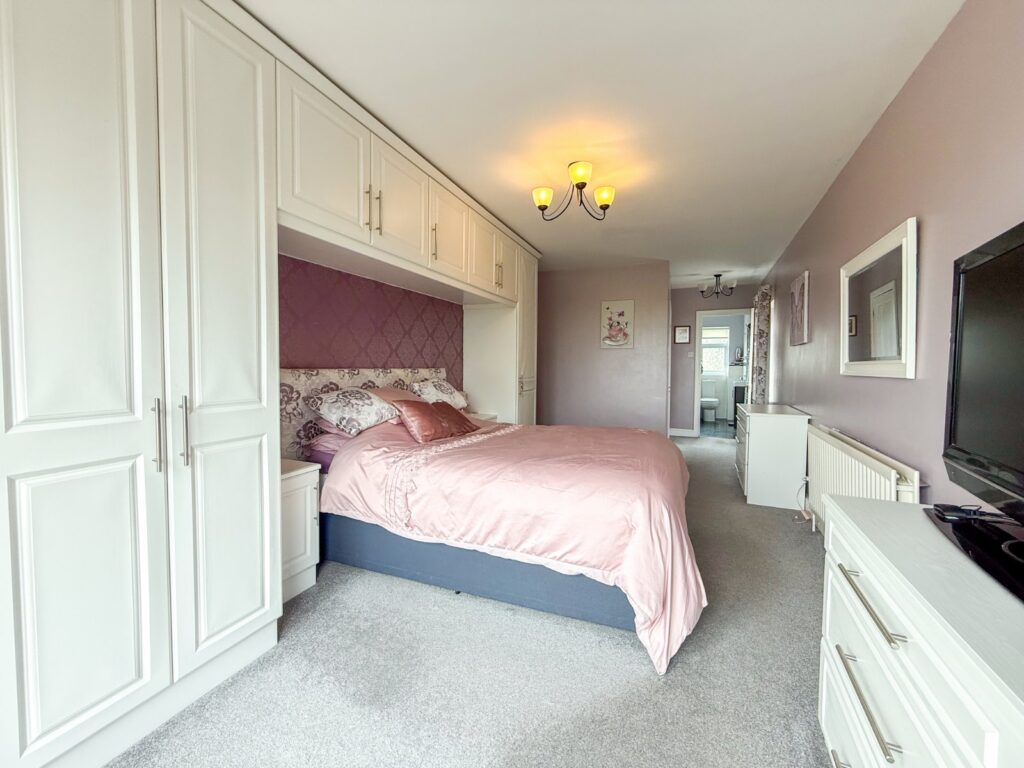 Photograph of Northampton Road, Earls Barton, Northampton, Northamptonshire, NN6 0HA: Interior, from the original listing