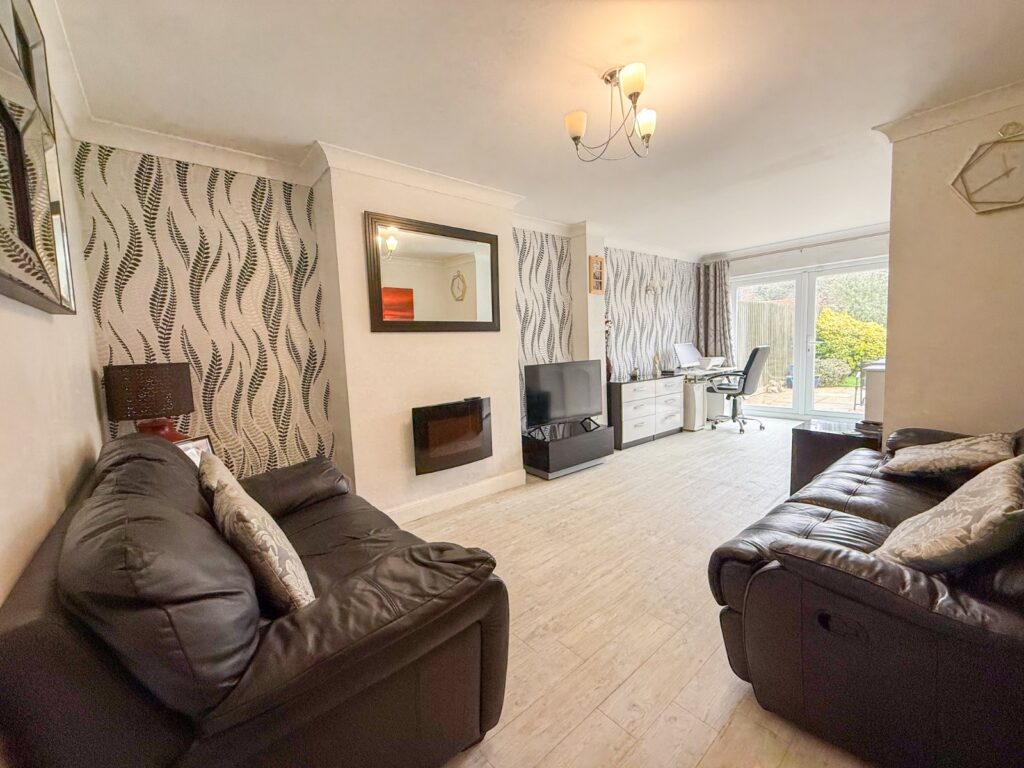 Photograph of Northampton Road, Earls Barton, Northampton, Northamptonshire, NN6 0HA: Interior, from the original listing