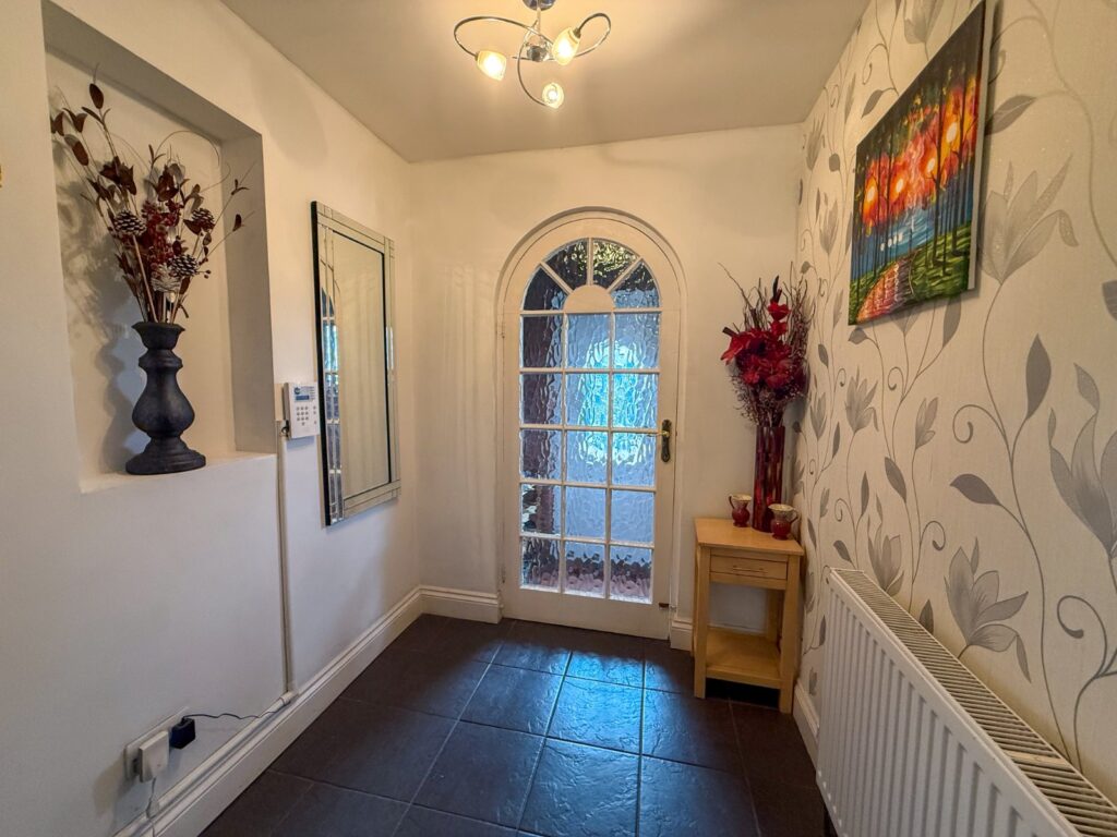 Photograph of Northampton Road, Earls Barton, Northampton, Northamptonshire, NN6 0HA: Interior, from the original listing