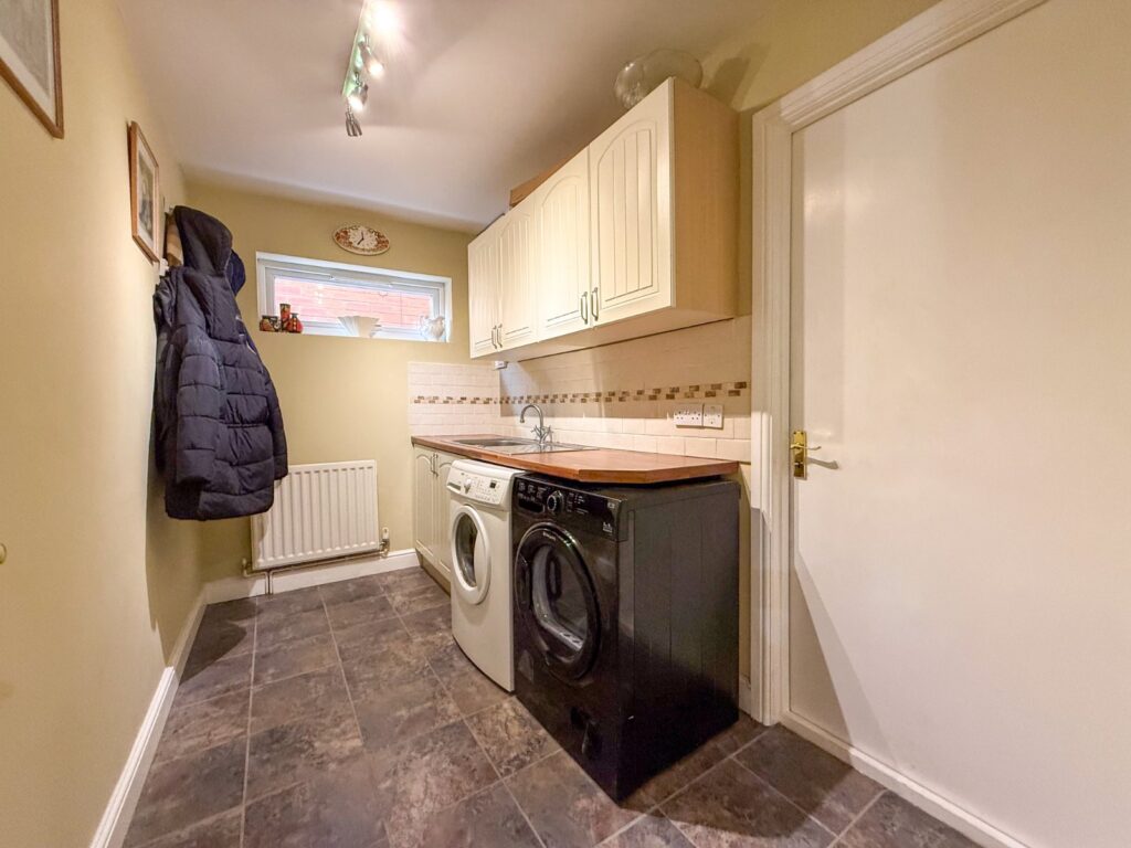 Photograph of Northampton Road, Earls Barton, Northampton, Northamptonshire, NN6 0HA: Interior, from the original listing